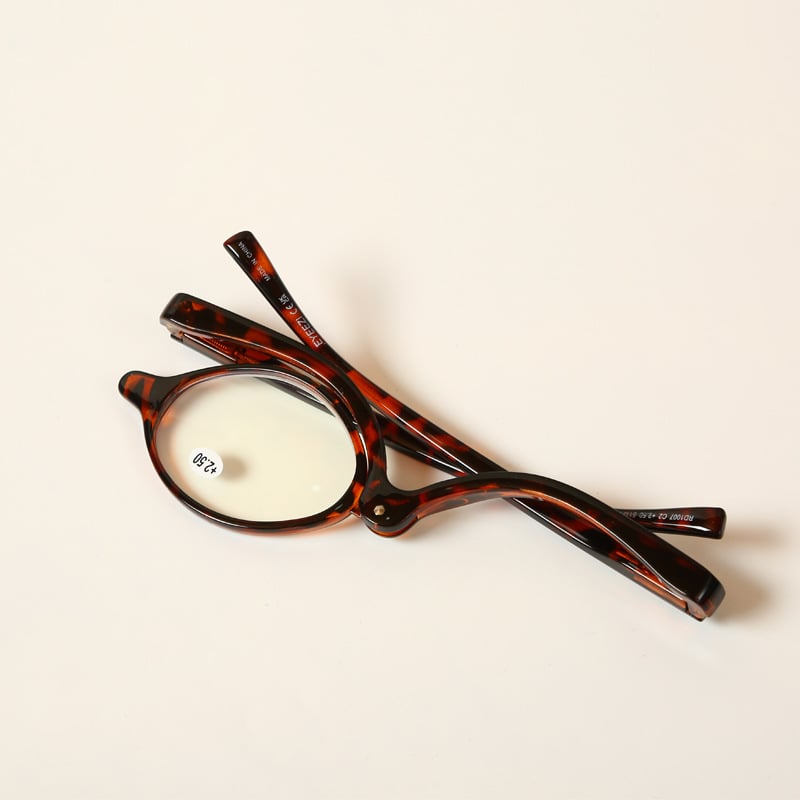 Magnifying Eye Makeup Tool with Precision Lens