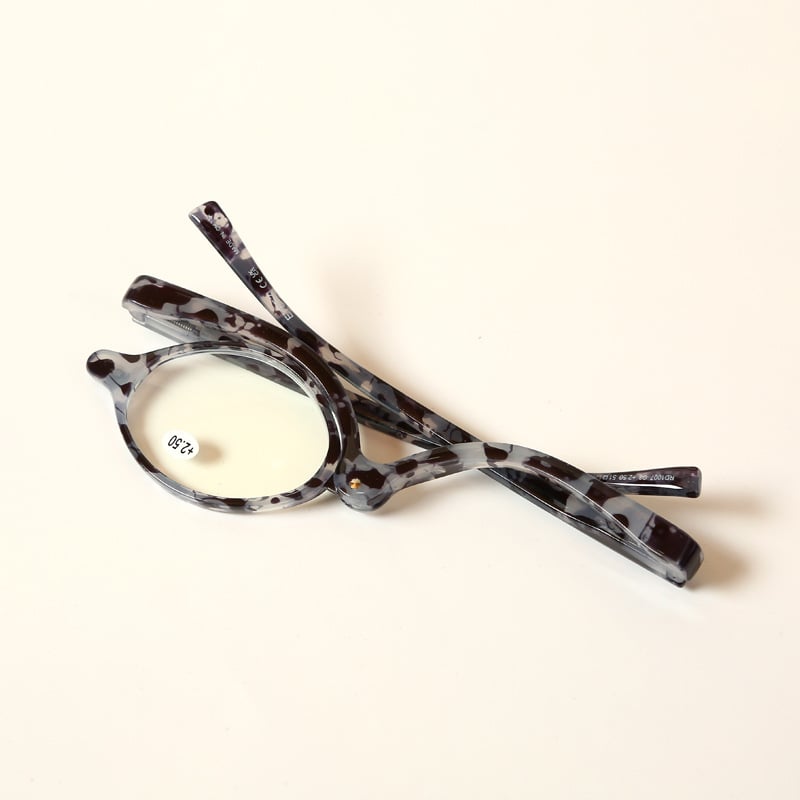 Magnifying Eye Makeup Tool with Precision Lens